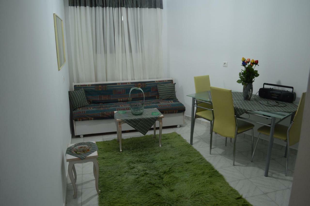 Apartment In The Center Of Aigio F Exterior foto